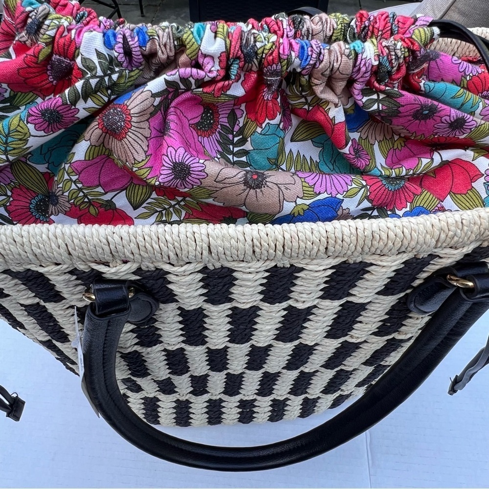 NWT On 34th Isabellaa Straw Tote Bag, black/white with floral tie up - Picture 2 of 10